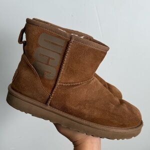 UGG Classic Mini II Graphic Logo Boots Chestnut Shearling Suede Size 7